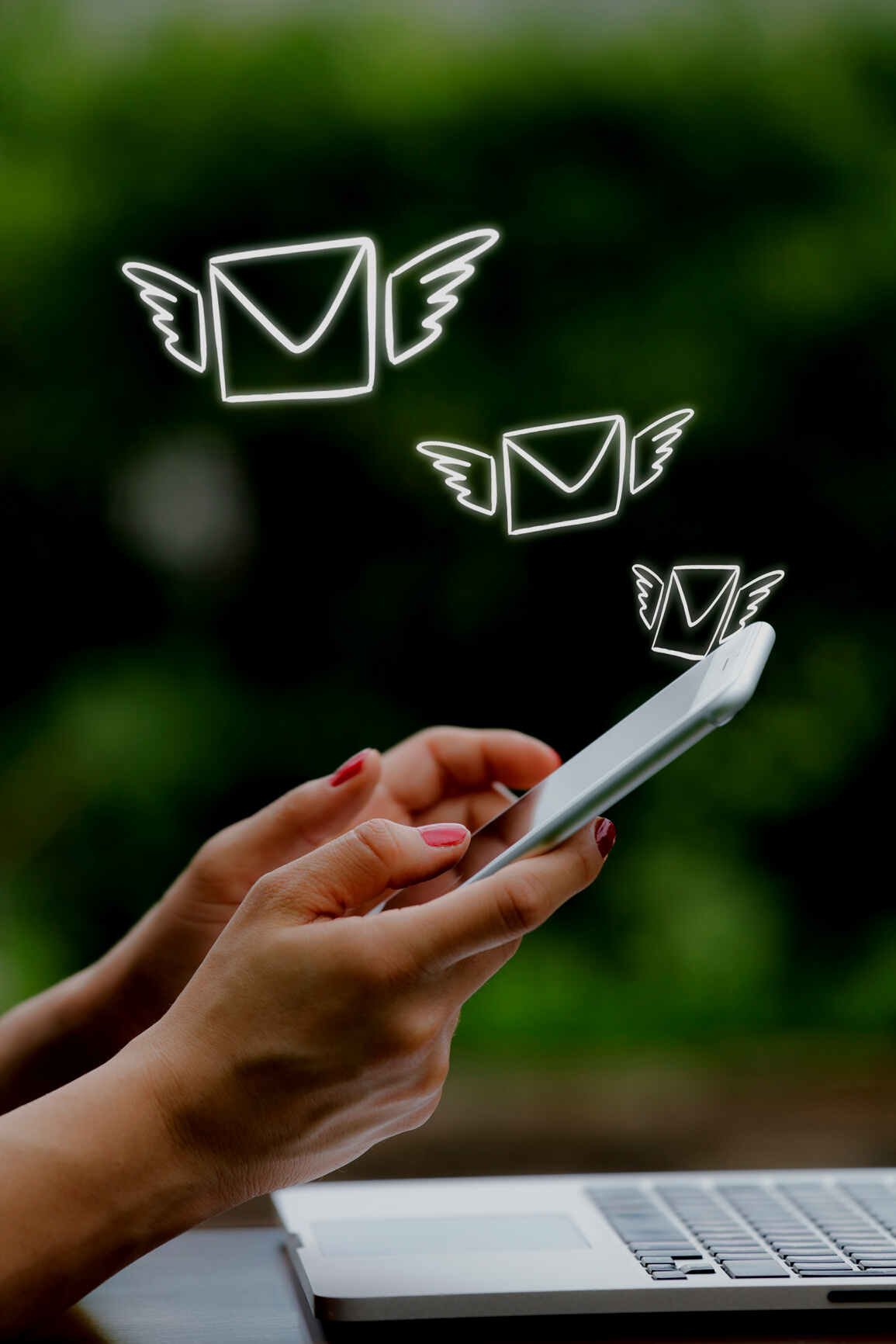 E-mail Marketing with a communication via mobile hotspot